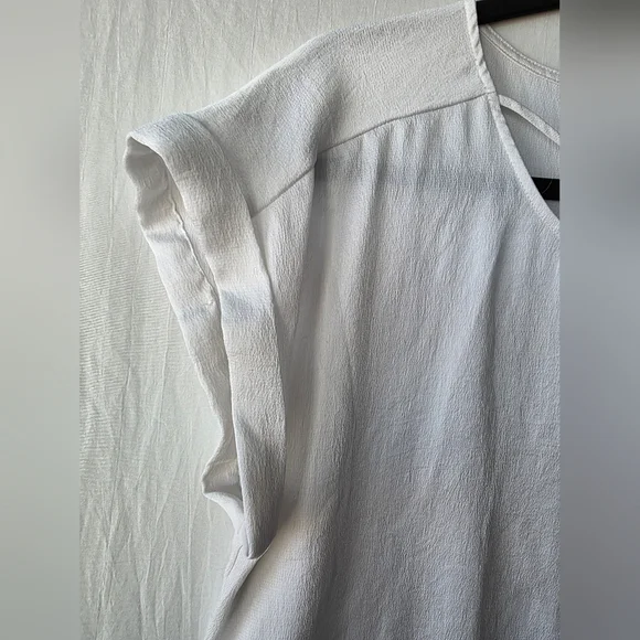 Express White Crisscross V-Neck Blouse Minimalist Chic Quiet Luxury Clean Girl - Picture 5 of 10